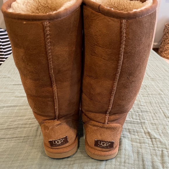 UGG Classic II Genuine Shearling Lined Tall Boot - Picture 7 of 10